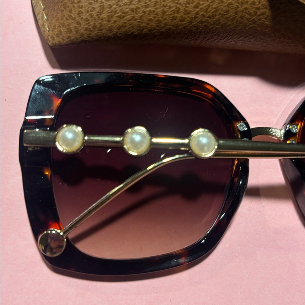 Tortoise Shell Sunglasses with Case - Picture 3 of 4